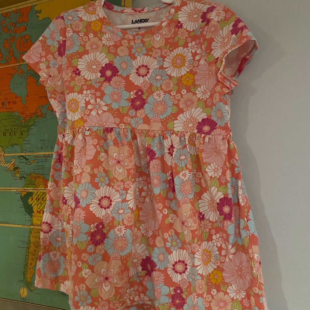 Lands End girls short sleeve shirt. Dress style. Sz M (8). Worn 2X. Floral print